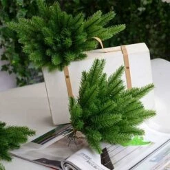 Pianta Artificiale Rami Di Aghi Di Pino Giardino Domestico Fai Da Te Decorazioni Per Feste Decorazione Per Soffitti Decorazione Per Ciondolo Decorazione Per Scena Di Natale Calda 10 Pezzi -Negozio al dettaglio Piante Casa 36884057 3