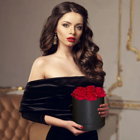 Relaxdays Bouquet Rose Eterne, Box Nero Rotondo Con 8 Fiori Finti, Resistente, Idea Regalo Scatola Romantica, Rosso 5 Relaxdays Bouquet Rose Eterne, Box Nero Rotondo Con 8 Fiori Finti, Resistente, Idea Regalo Scatola Romantica, Rosso - immagine 5