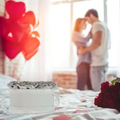 Relaxdays Bouquet Rose Eterne, Box Bianca Cuore, 18 Fiori Finti, Elegante Idea Regalo, Scatola Romantica, Bianco Argento -Negozio al dettaglio Piante Casa 54995635 5